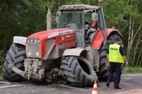 prawo i finanse peugeot zderzyl sie z ciagnikiem1 