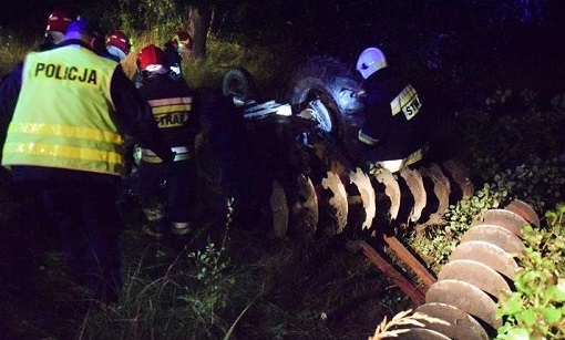 wypadki rolnicze smiertelny wypadek w siemiatyczach rolnika przygniotl ciagnik 